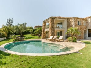 Villa Mandorlo mit Pool nur 500 m vom Meer