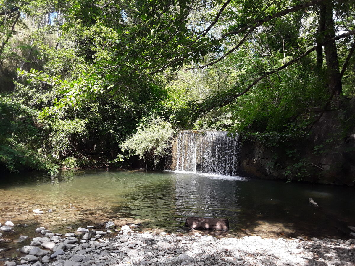 Baden im nahegelegenen Wasserfall