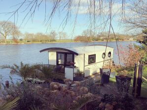 Holiday park Unique houseboat on a lake - Lathum - image1