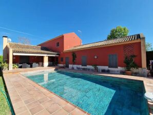 Holiday house Villa mit Pool in Valencina de la Concepción - Mairena del Aljarafe - image1