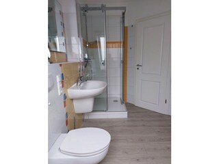 Bad mit Toilette und Bidet