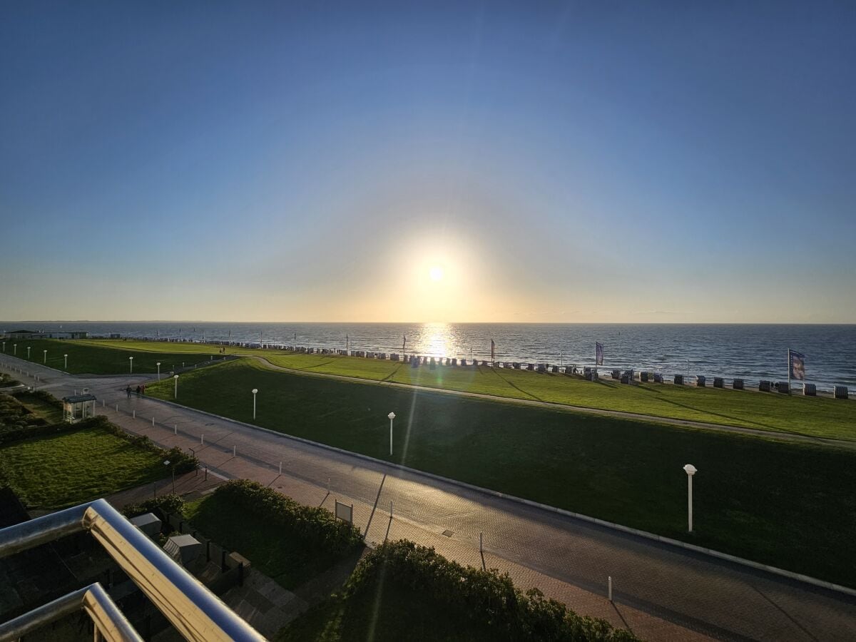 Sonnenuntergang auf dem Balkon genießen...