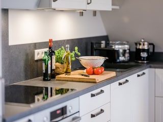 Großzügiger Wohn- und Essbereich mit komfortabler Küche