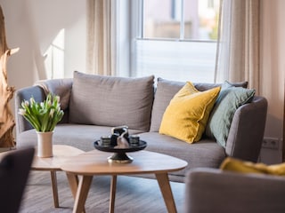 Großzügiger Wohn- und Essbereich mit komfortabler Küche