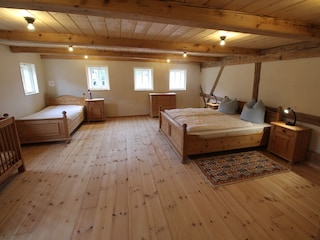 Großes Schlafzimmer