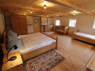 Großes Schlafzimmer