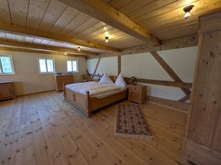 Großes Schlafzimmer
