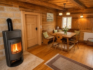 Kamin und Eckbank mit Jogltisch
