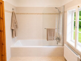 Bad Erdgeschoss, Badewanne
