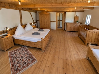 Großes Schlafzimmer - Familienzimmer Übersicht mit Kind