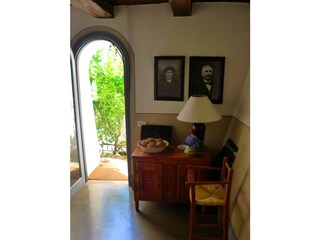 Access to the lower inner patio