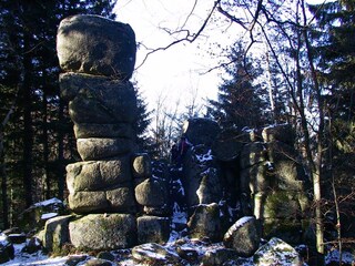 Das Wahrzeichen von Yach der "Siebenfelsen"