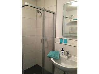 Fewo 79 "Moderne Ferienwohnung mit Fahrstuhl" - Ostseebad Rerik - Bad mit Dusch und WC