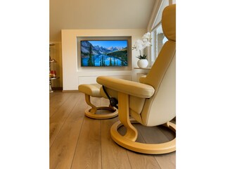 Wohnzimmer (Stressless-Sessel mit Hocker)