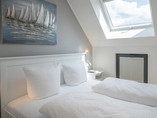 Schlafzimmer mit Doppelbett