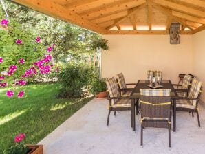 Appartamento per vacanze INES con giardino privato e barbecue vicino a Pula