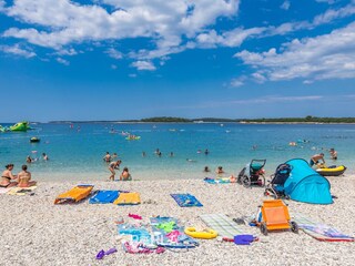 wunderschöner Strand, kristallklares Meer