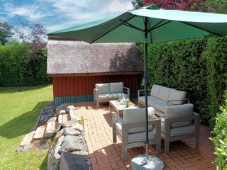 Terrasse und Saunahaus