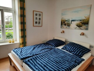 Schlafzimmer 1 mit Doppelbett