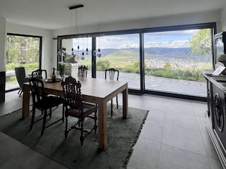 Grosses Wohnzimmer mit einmaligem Panoramaausblick