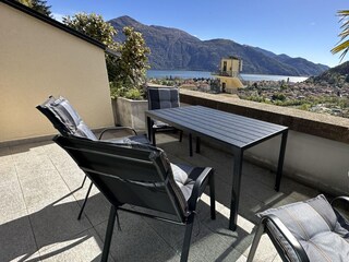 Einer von 2 ca. 10 m² großen Sonnenbalkonen mit herrlicher Panoramasicht