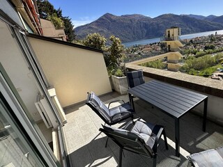 Einer von 2 ca. 10 m² großen Sonnenbalkonen mit herrlicher Panoramasicht