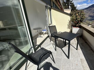 Einer von 2 ca. 10 m² großen Sonnenbalkonen mit herrlicher Panoramasicht