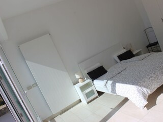 Schlafzimmer mit Doppelbett