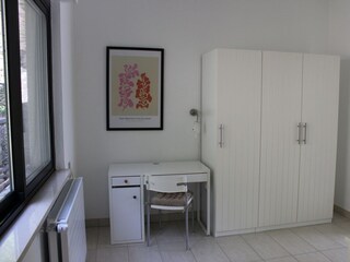 2. Schlafzimmer mit ausziehbarem Bett