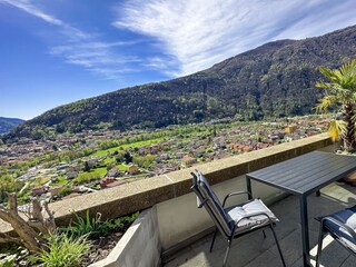 Einer von 2 ca. 10 m² großen Sonnenbalkonen mit herrlicher Panoramasicht