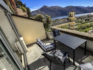 Einer von 2 ca. 10 m² großen Sonnenbalkonen mit herrlicher Panoramasicht