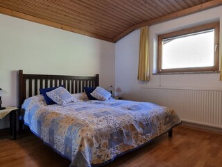 5. Schlafzimmer mit eigenem Bad