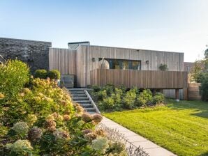 Villa Vakantiehuis 'De Paradijsvogel' bij het bos nabij het strand - Rijs - image1