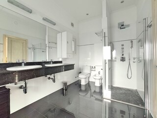 Duschbad ensuite vom 2. Schlafzimmer