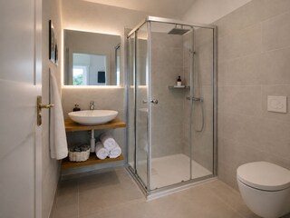 Badezimmer mit Dusche