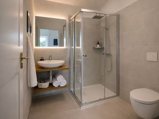 Holiday apartment Brezzo di Bedero Bathroom 26