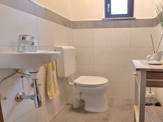 Gäste WC und  Waschbecken
