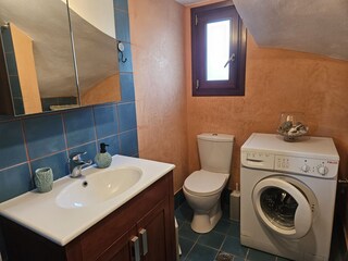 Bathroom with shower groundfloor