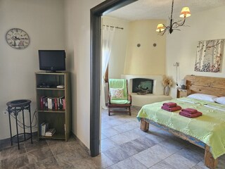 Schlafzimmer unten mit Gästebad