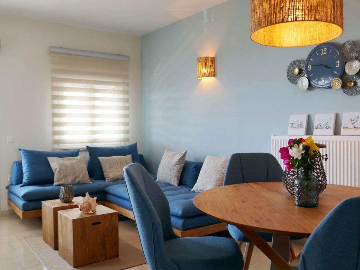 The cosy living and dining room of Aurelia