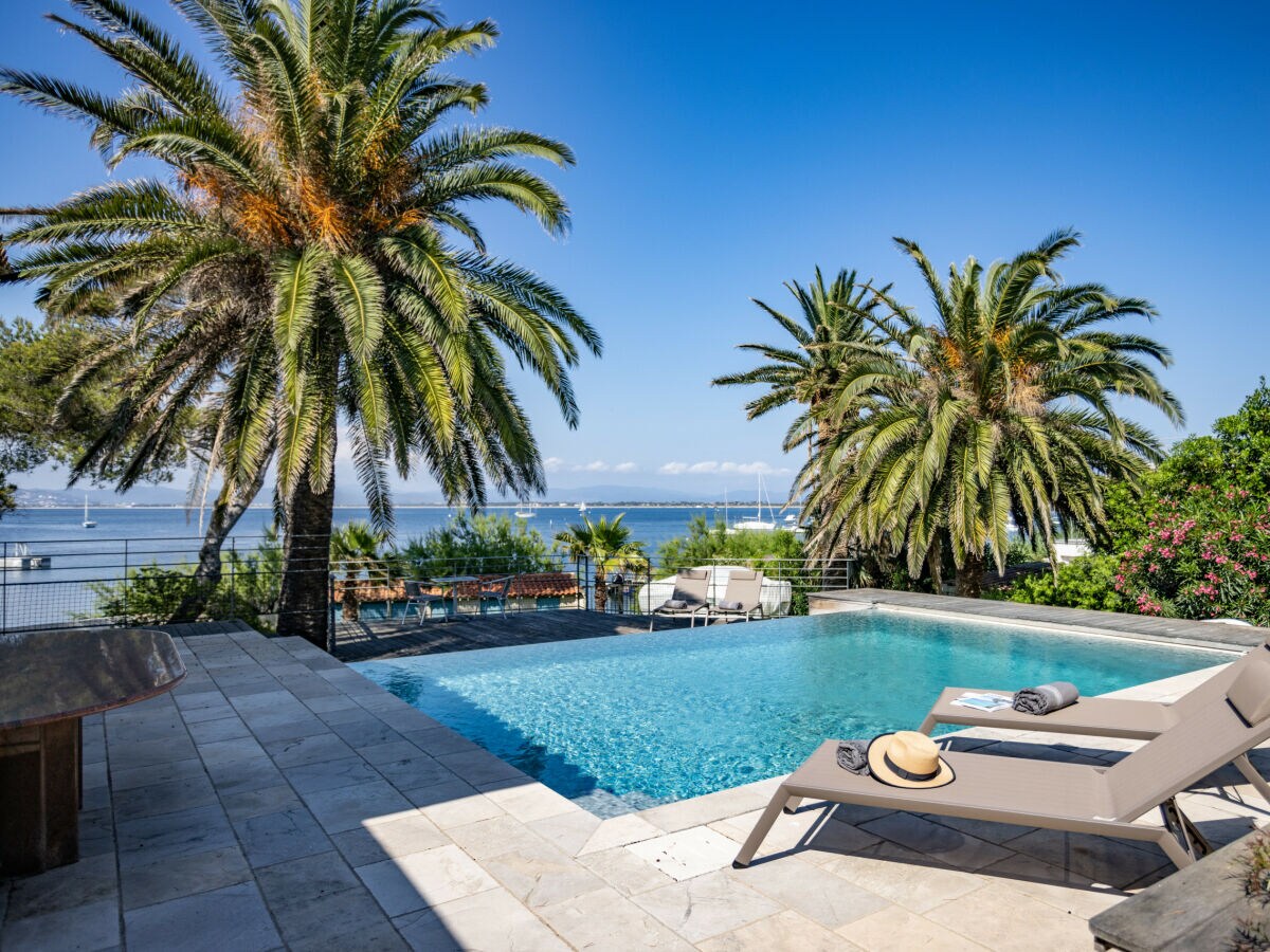 Villa LA MADRAGUE HYÃˆRES GIENS