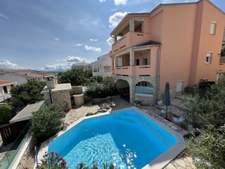 Apartment & pool