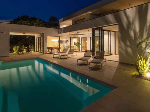 Villa ---
