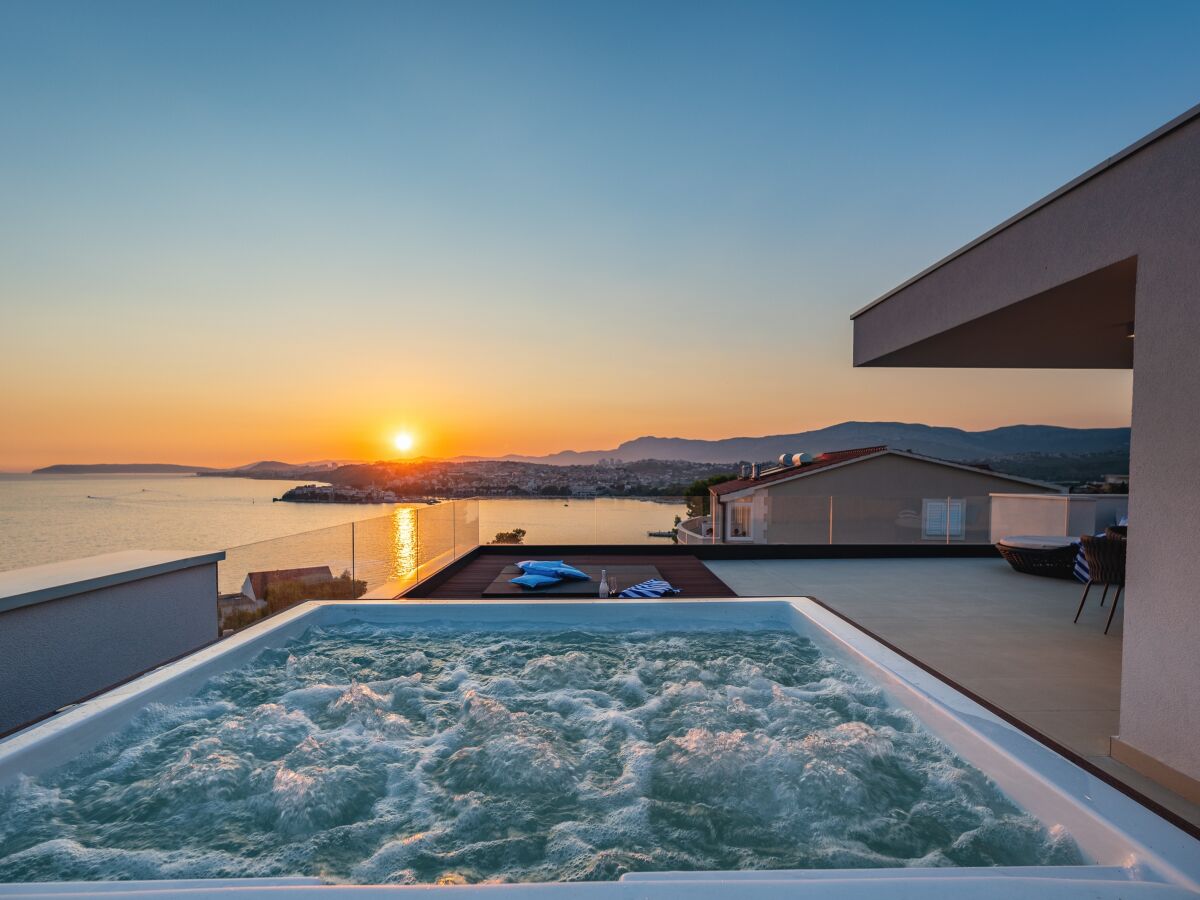 Enjoy watching the sunrise or sunset from the Jacuzzi