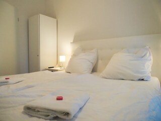 Schlafzimmer mit Boxspringbett