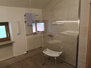 OG barrierefreier Duschbereich im Duschbad/WC