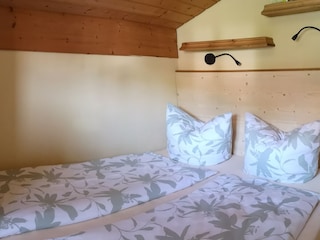 OG Kl. Schlafzi. mit Doppelbett 1,60 x 2,00 m. Smart TV