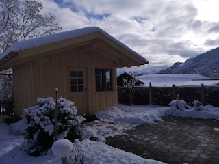 Saunagartenhäuschen an der Terrasse