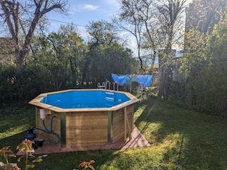 Badefreudewn im Holzpool