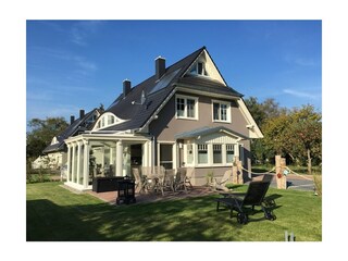 ruhg gelegenes FH mit Wintergarten und großem Garten